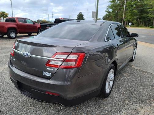 2017 Ford Taurus SE