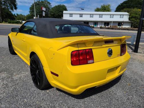 2005 Ford Mustang GT Premium