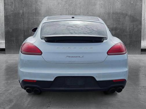 2015 Porsche Panamera 4