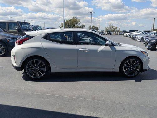 2019 Hyundai Veloster 2