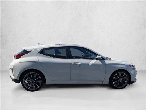 2019 Hyundai Veloster 2