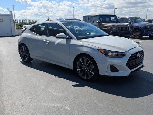 2019 Hyundai Veloster 2