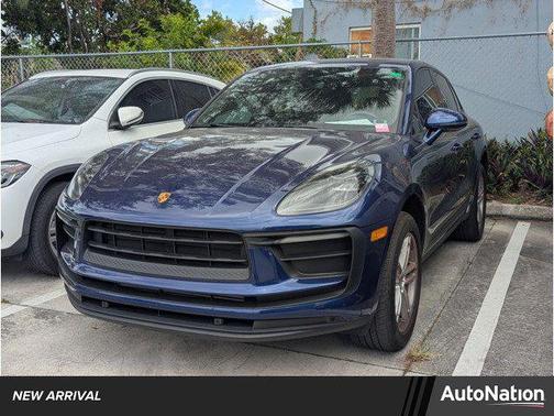 2022 Porsche Macan Base