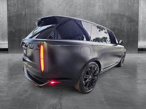 2024 Land Rover Range Rover P530 SE