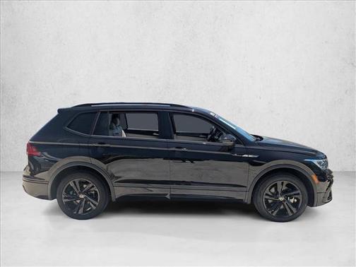 Deep Black Pearl 2024 Volkswagen Tiguan 2.0T SE R-Line Black
