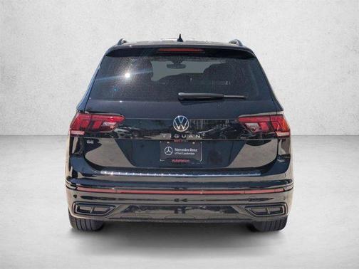 Deep Black Pearl 2024 Volkswagen Tiguan 2.0T SE R-Line Black