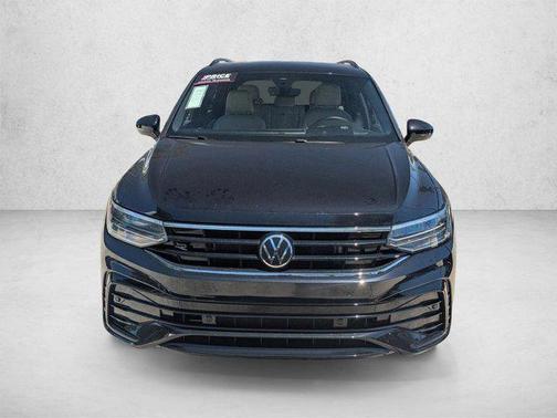 Deep Black Pearl 2024 Volkswagen Tiguan 2.0T SE R-Line Black