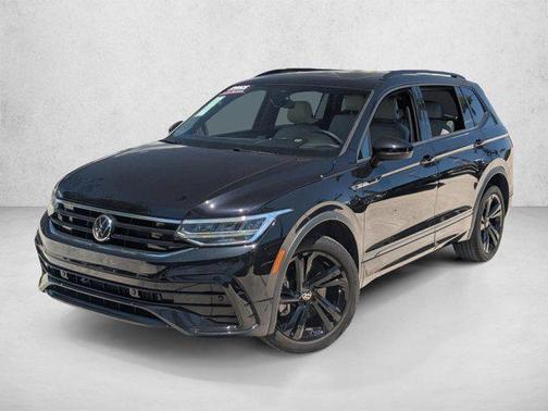 Deep Black Pearl 2024 Volkswagen Tiguan 2.0T SE R-Line Black