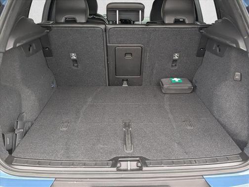 2023 Volvo XC40 B4 Plus Dark Theme