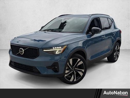 2023 Volvo XC40 B4 Plus Dark Theme