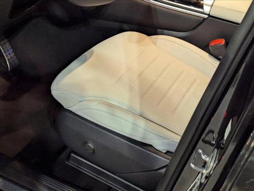 2025 Mercedes-Benz GLC 350e Base