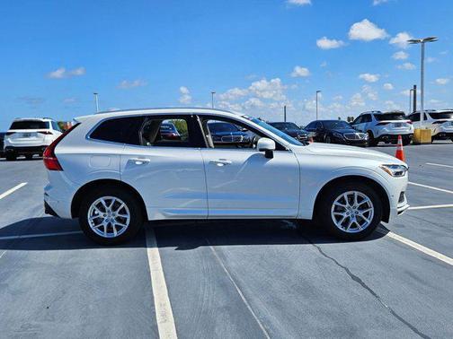 2018 Volvo XC60 T5 Momentum