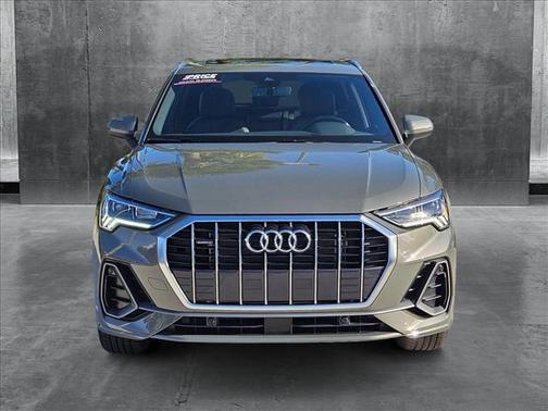 2024 Audi Q3 Premium 45 TFSI S line quattro Tiptronic