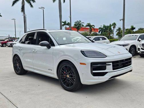 2025 Porsche Cayenne GTS