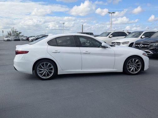 2017 Alfa Romeo Giulia Base