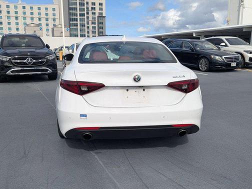 2017 Alfa Romeo Giulia Base