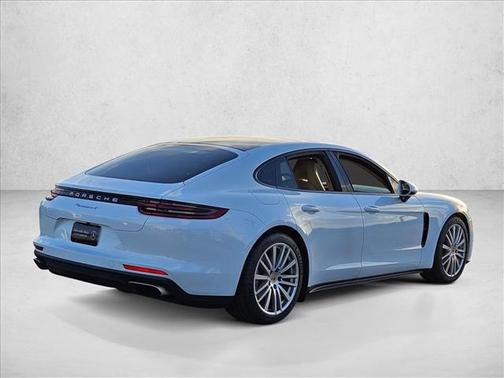 2018 Porsche Panamera 4