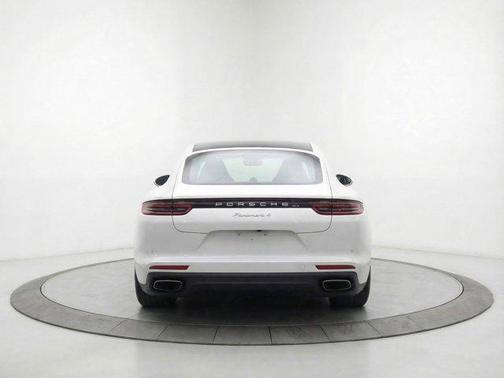 2018 Porsche Panamera 4