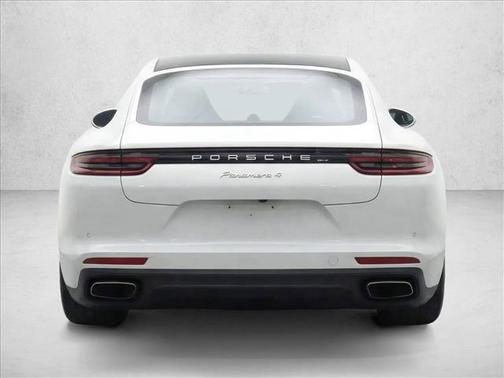 2018 Porsche Panamera 4