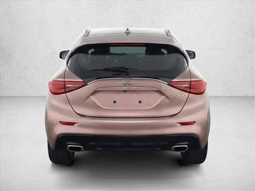 2017 INFINITI QX30 Premium