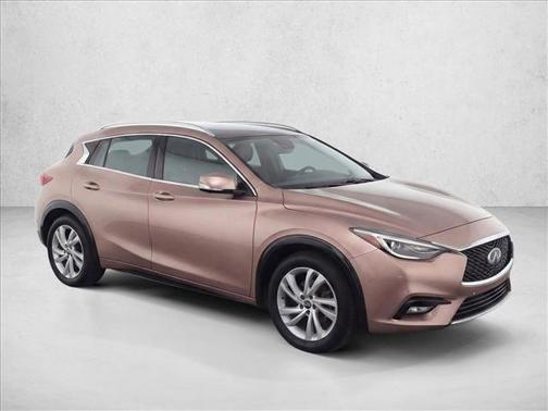 2017 INFINITI QX30 Premium