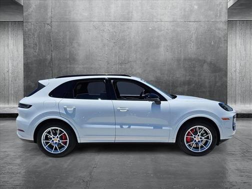 2024 Porsche Cayenne S