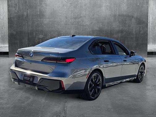 2025 BMW 740 i
