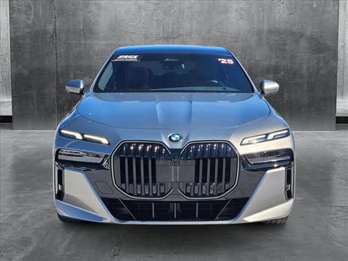 2025 BMW 740 i