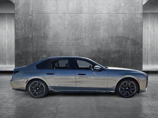 2025 BMW 740 i