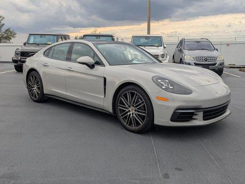 2017 Porsche Panamera 4