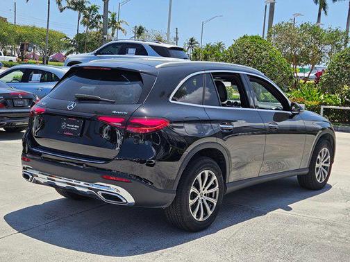 2025 Mercedes-Benz GLC 300 4MATIC