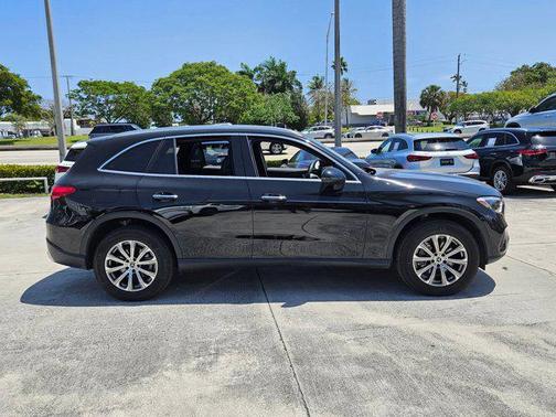 2025 Mercedes-Benz GLC 300 4MATIC
