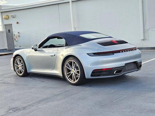 2022 Porsche 911 Carrera