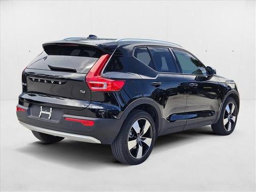 2021 Volvo XC40 T4 Momentum