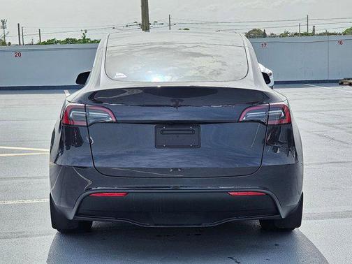 2024 Tesla Model Y RWD *Ltd Avail*