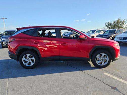 2023 Hyundai TUCSON SE