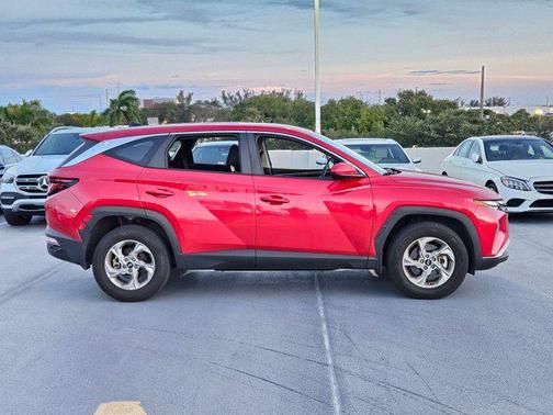 2023 Hyundai TUCSON SE
