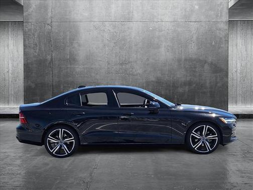 2024 Volvo S60 B5 Plus Dark Theme