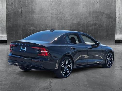 2024 Volvo S60 B5 Plus Dark Theme