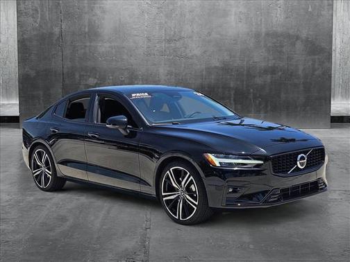 2024 Volvo S60 B5 Plus Dark Theme