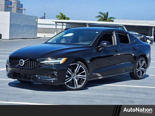 2024 Volvo S60 B5 Plus Dark Theme