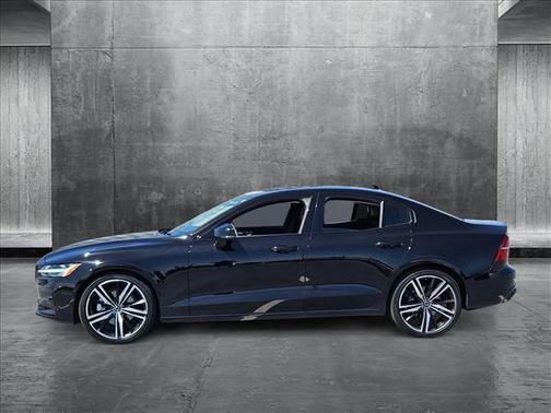 2024 Volvo S60 B5 Plus Dark Theme
