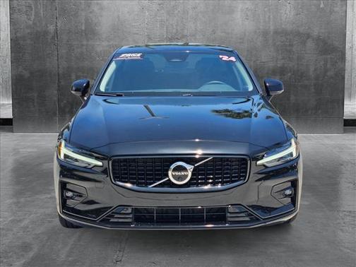 2024 Volvo S60 B5 Plus Dark Theme