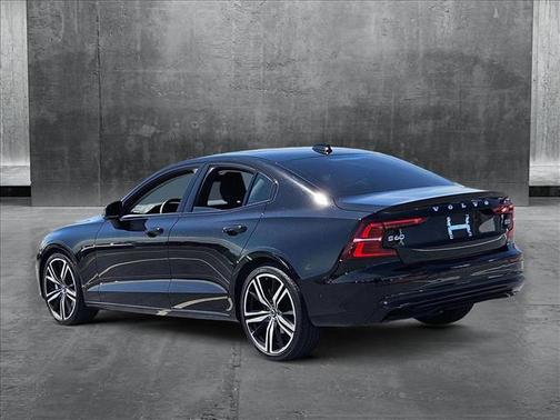 2024 Volvo S60 B5 Plus Dark Theme
