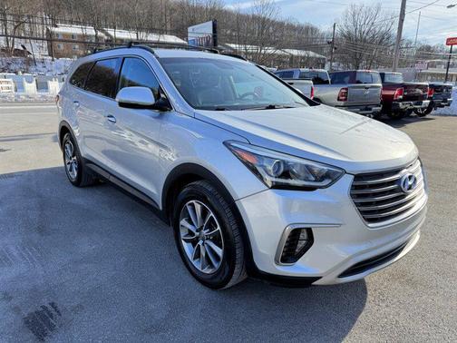 2017 Hyundai SANTA FE SE