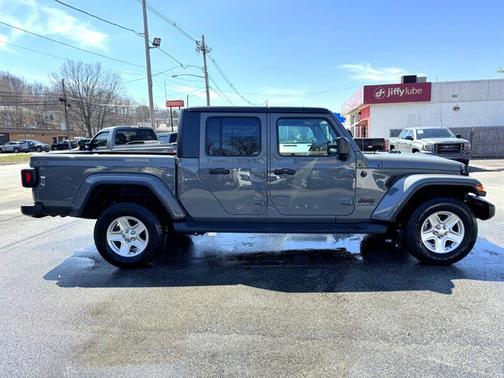 Sting-Gray Clearcoat 2022 Jeep Gladiator Sport S