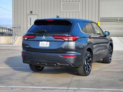2024 Mitsubishi Outlander SE