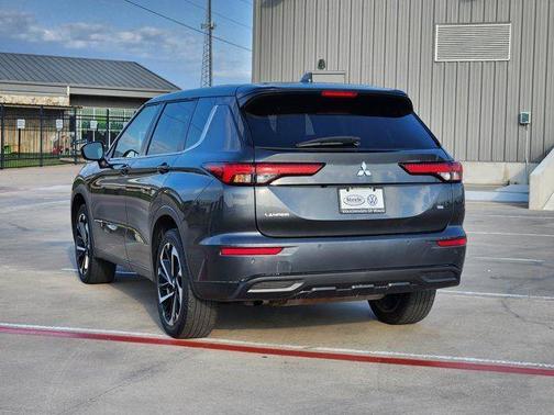 2024 Mitsubishi Outlander SE