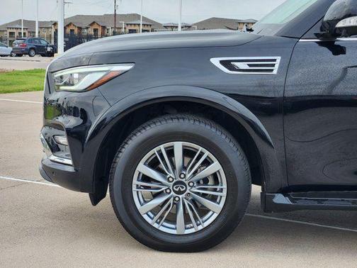 2022 INFINITI QX80 Luxe