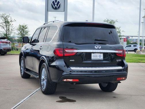 2022 INFINITI QX80 Luxe